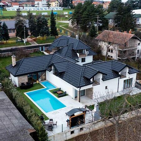 City Escape Luxury Villa Zuce Exterior photo