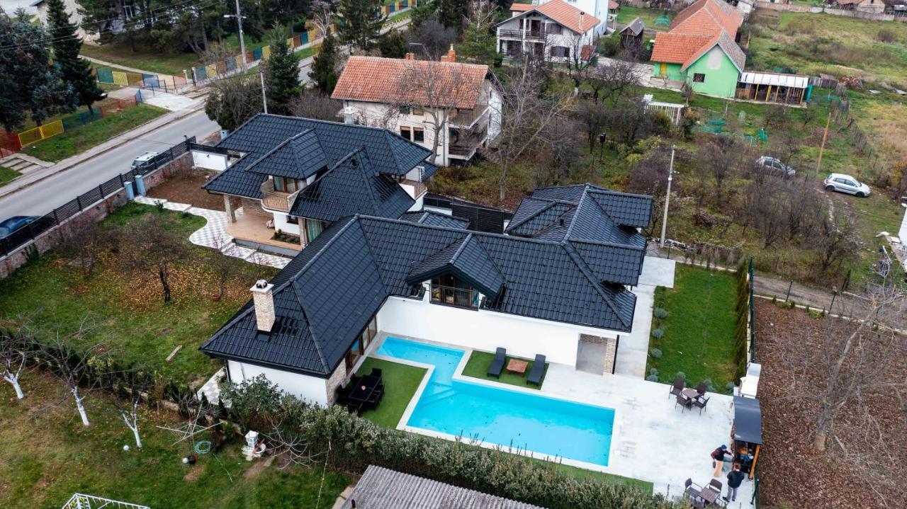 City Escape Luxury Villa Zuce Exterior photo