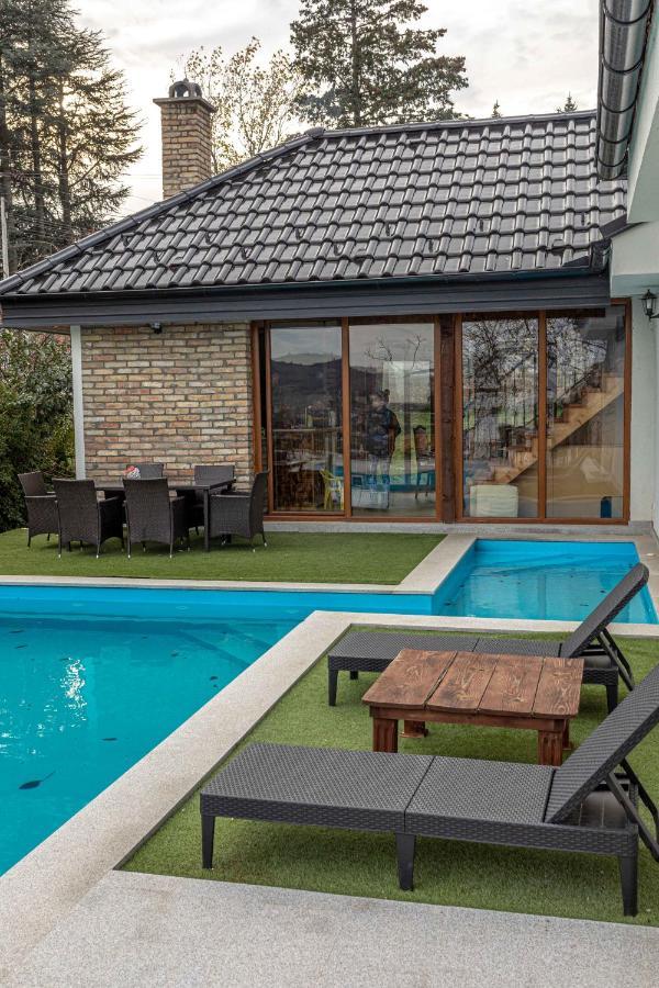 City Escape Luxury Villa Zuce Exterior photo